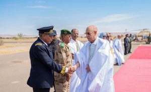 تعبر زيارة فخامة رئيس الجمهورية السيد محمد ولد الشيخ الغزواني للحوض الشرقي لها دلالاتها تحمل رسالة خارجية مفادها أن وطننا بخير ولله الحمد رغم إشتعال الجار المالي مع الأسفةوأن الأمن الوطني سهران ولن يسمح لأي دخيل أن تطأ قدماه ارض وطننا وأننا بخير ولله الحمد الرسالة الثانية هي إطلاع فخامته على ظروف الوطن والمواطن عن قرب من النعمة إلى جكني حيث إلتقى بالمواطنين والمنتخبون والخاصة والعامه كل على حده وقد إستمع رئيس بنفسه لكل آهات وآلام وآمال والشارع ينتظر مالذي سيقوم به فخامته